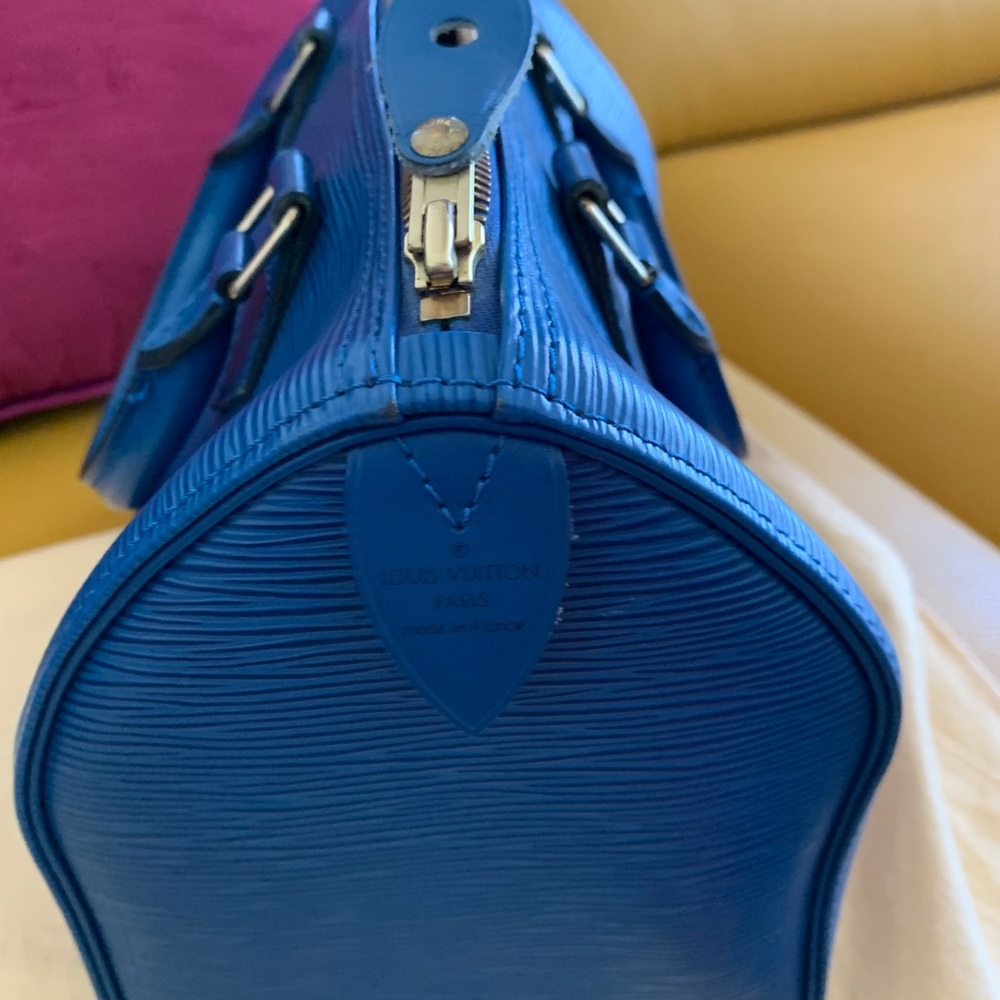 Authentic Louis Vuitton Epi Speedy 25 - Picture 4 of 12